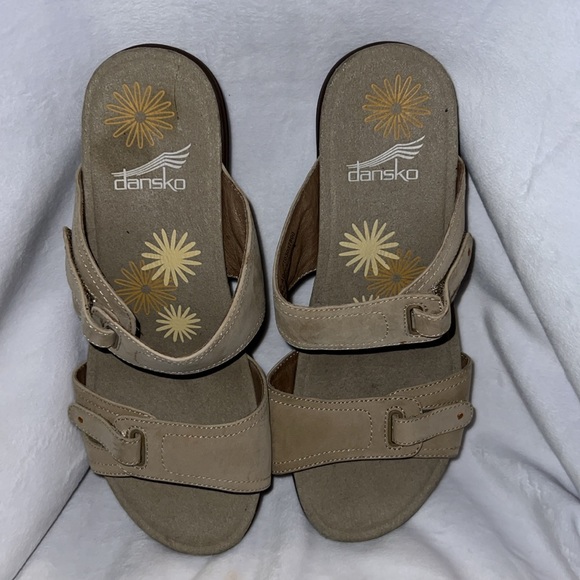 EUC- Dansko Sandals Size 40 ( US 9.5/10) - Picture 2 of 7